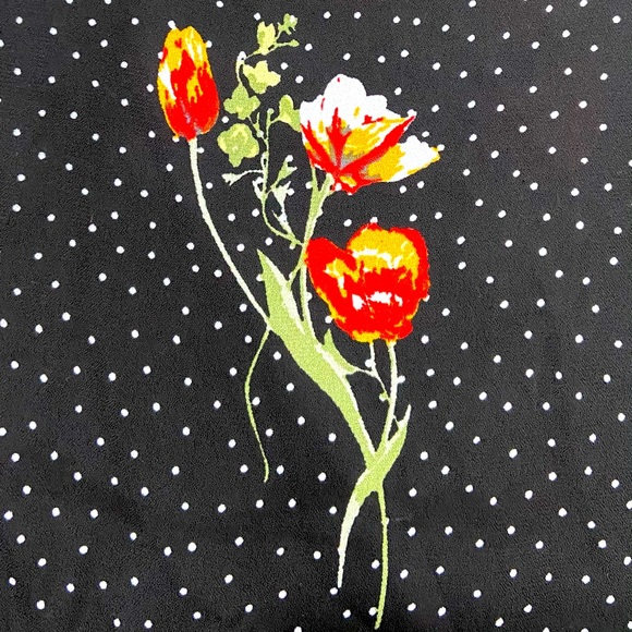 Stunning Floral Blouse🖤❤️🧡 - Picture 4 of 4